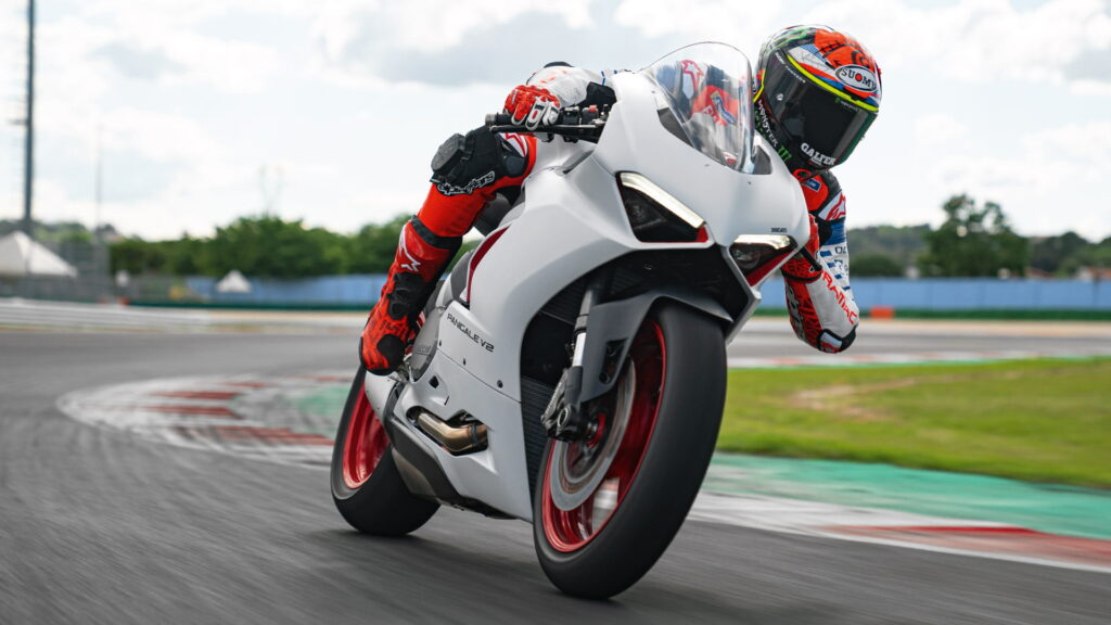 Ducati Panigale V series: Power bike series with Racing DNA
