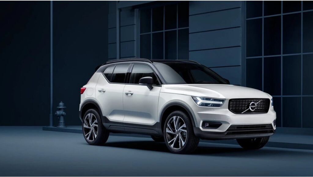 2021 Volvo XC40 Front profile, bumper, Grille, Headlamps, DRLs