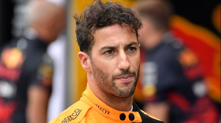 The Aussie F1 star Daniel Ricciardo wants to switch to Mercedes,