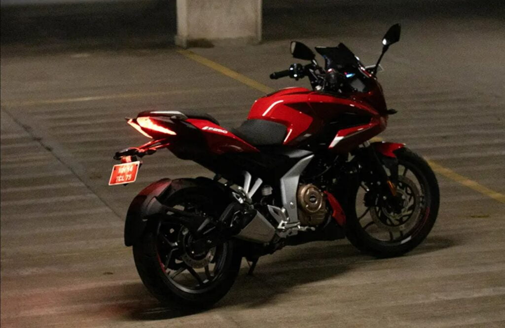Bajaj Pulsar F250 in Racing Red - Side