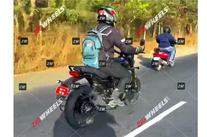 Bajaj-triumph upcoming 350cc roadster spied testing