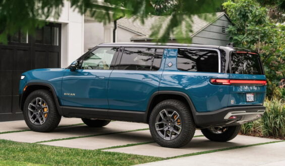 2023 Rivian R1S an electric SUV with surprising features