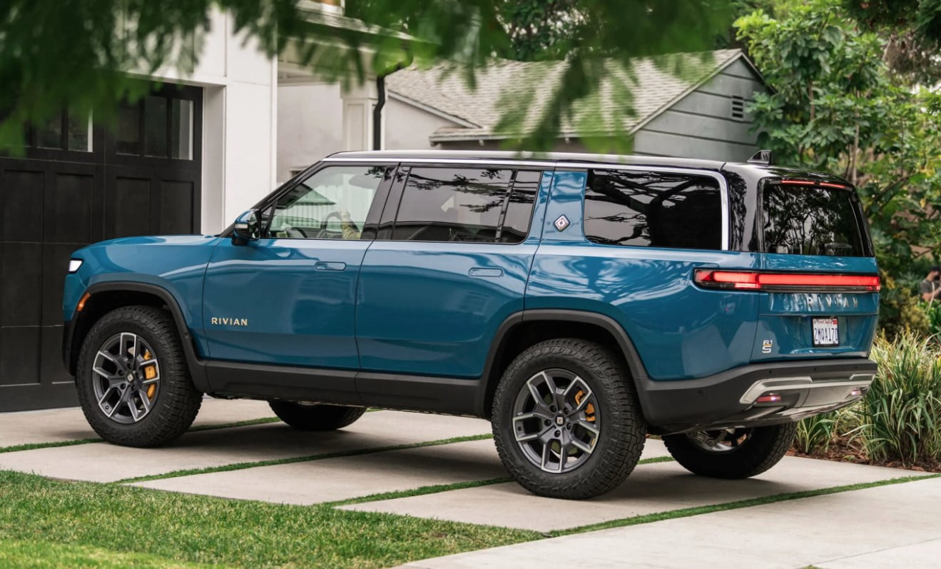 2023 Rivian R1S an electric SUV with surprising features