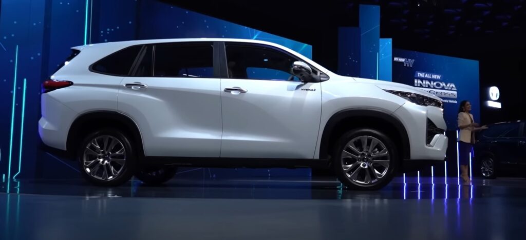 Toyota Innova HyCross side profile