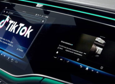 Automakers Give Social Media Apps to Drivers on the Road