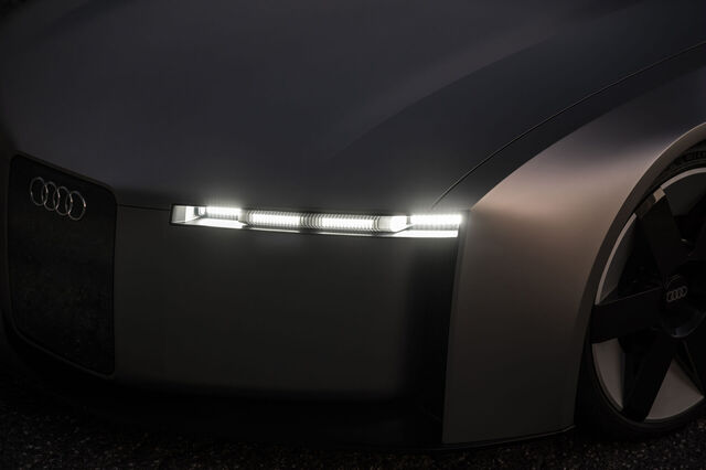 Expandable and compressible headlights of Audi Concept C